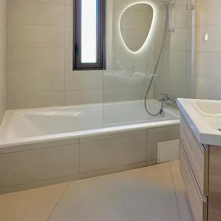 Apartment - Refait A Neuf - 6 Personnes - Parking - Clim